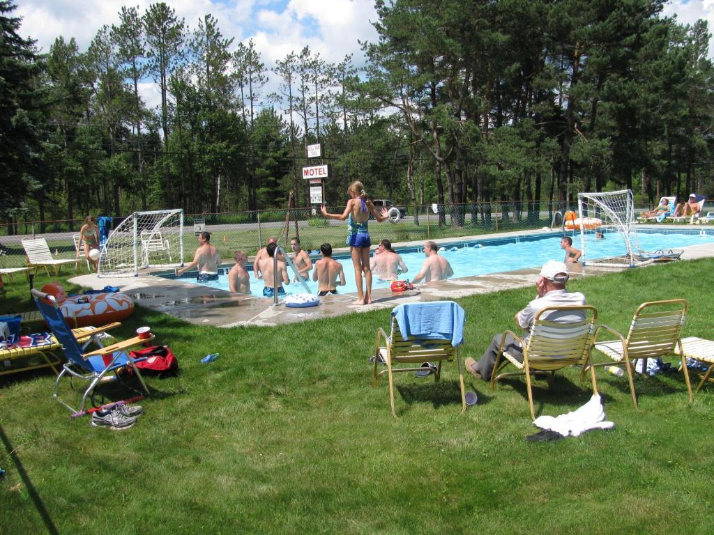 Sullivan Trail Inn & Suites Pocono Lake Εξωτερικό φωτογραφία