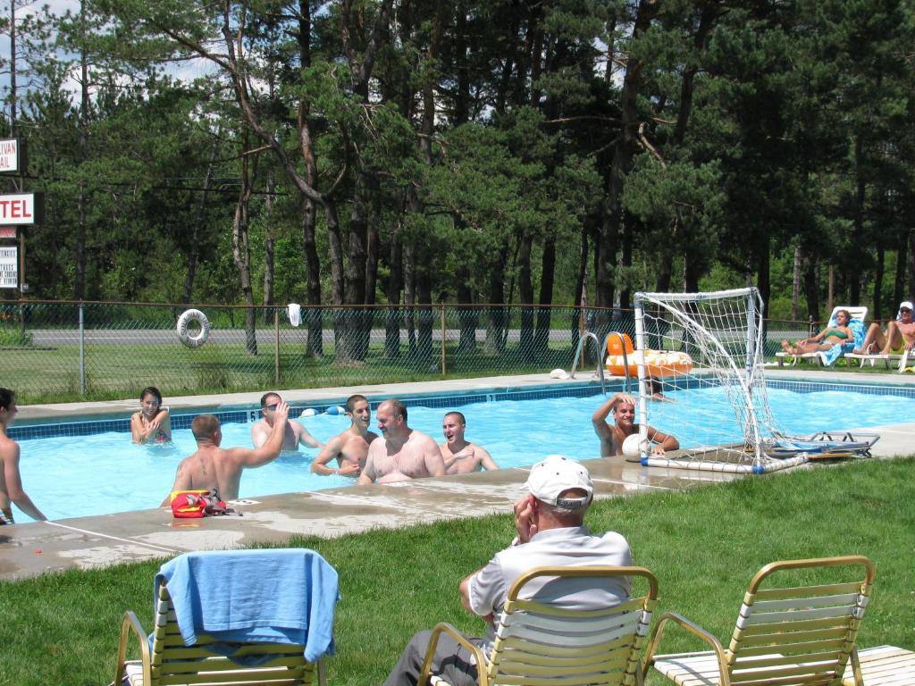 Sullivan Trail Inn & Suites Pocono Lake Εξωτερικό φωτογραφία