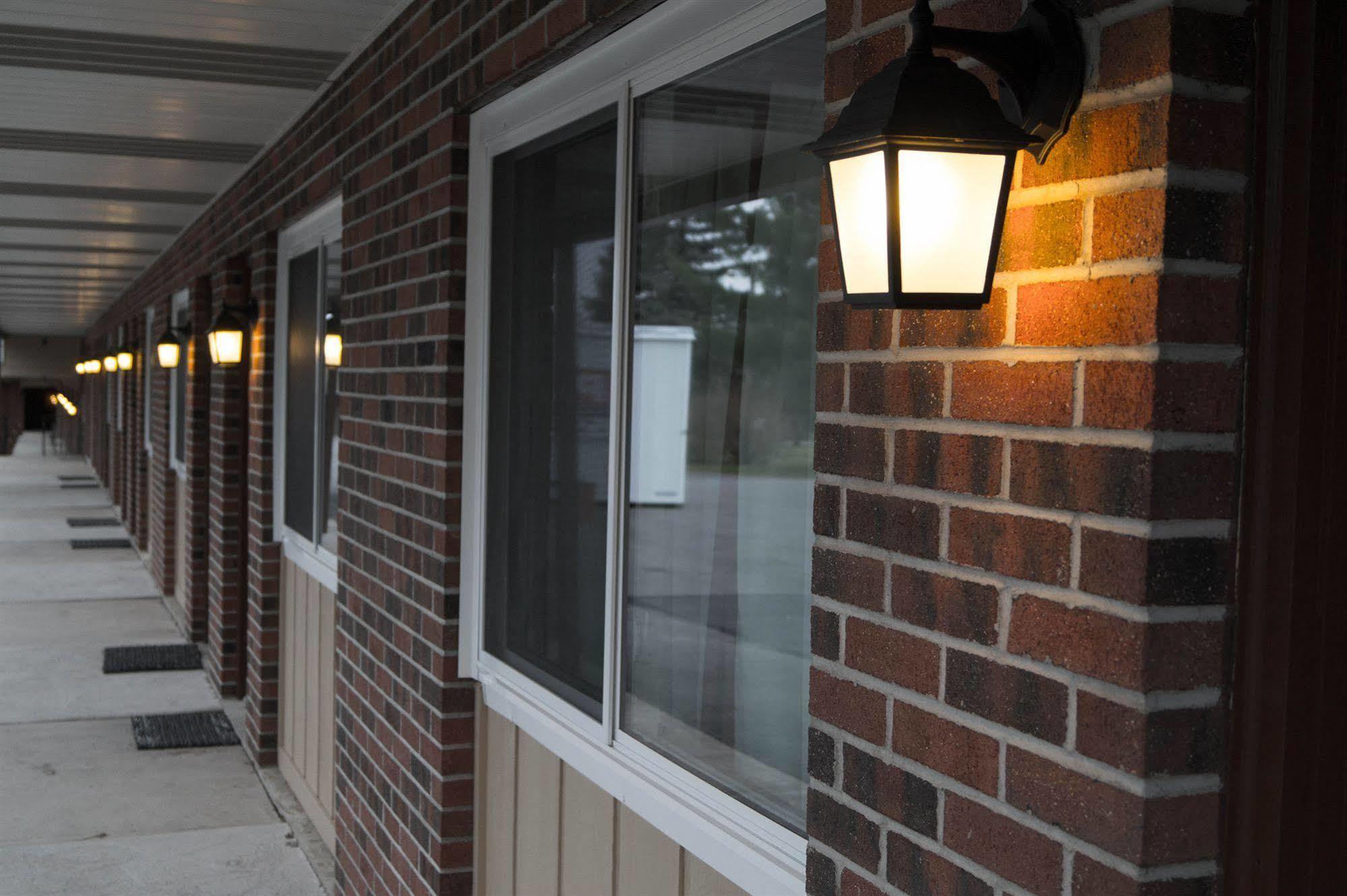 Sullivan Trail Inn & Suites Pocono Lake Εξωτερικό φωτογραφία
