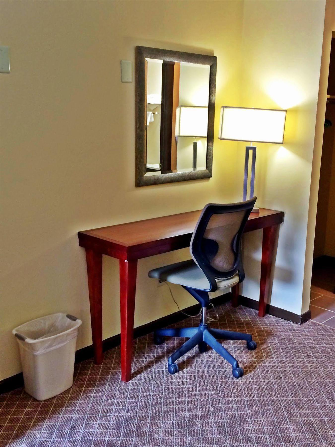 Sullivan Trail Inn & Suites Pocono Lake Εξωτερικό φωτογραφία