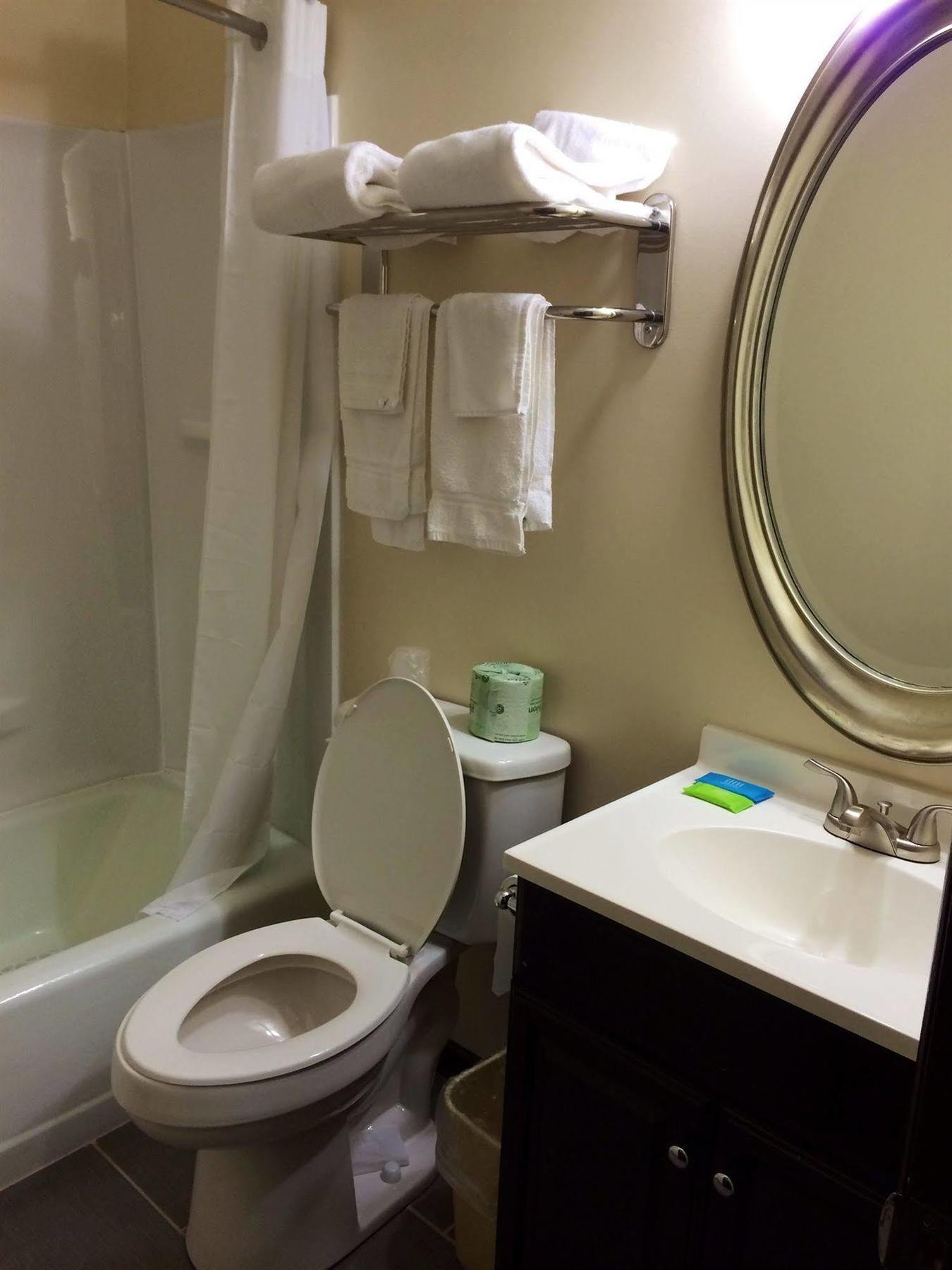 Sullivan Trail Inn & Suites Pocono Lake Εξωτερικό φωτογραφία
