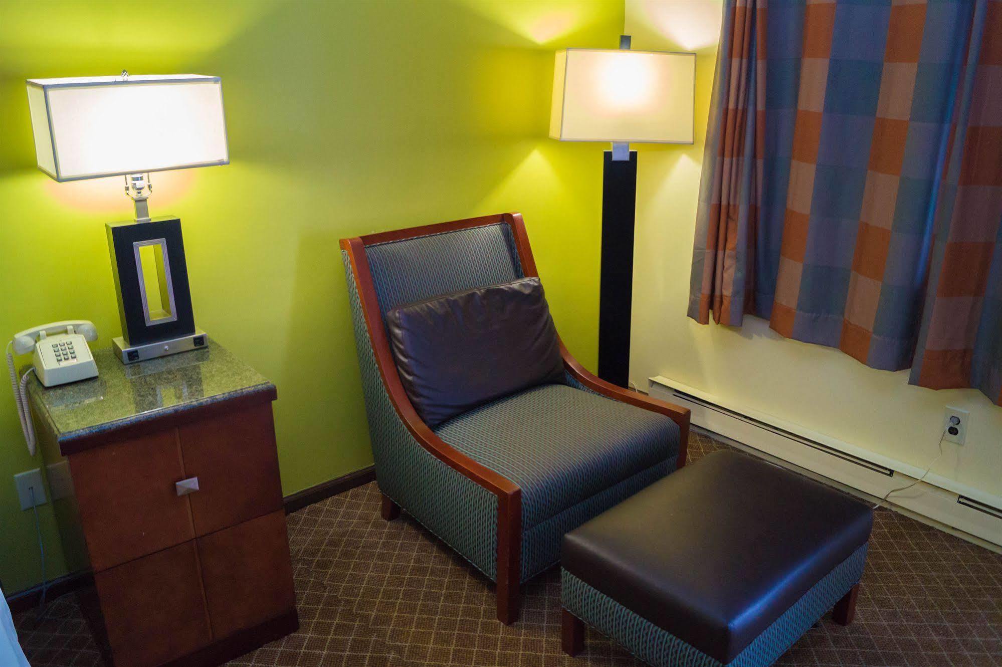 Sullivan Trail Inn & Suites Pocono Lake Εξωτερικό φωτογραφία