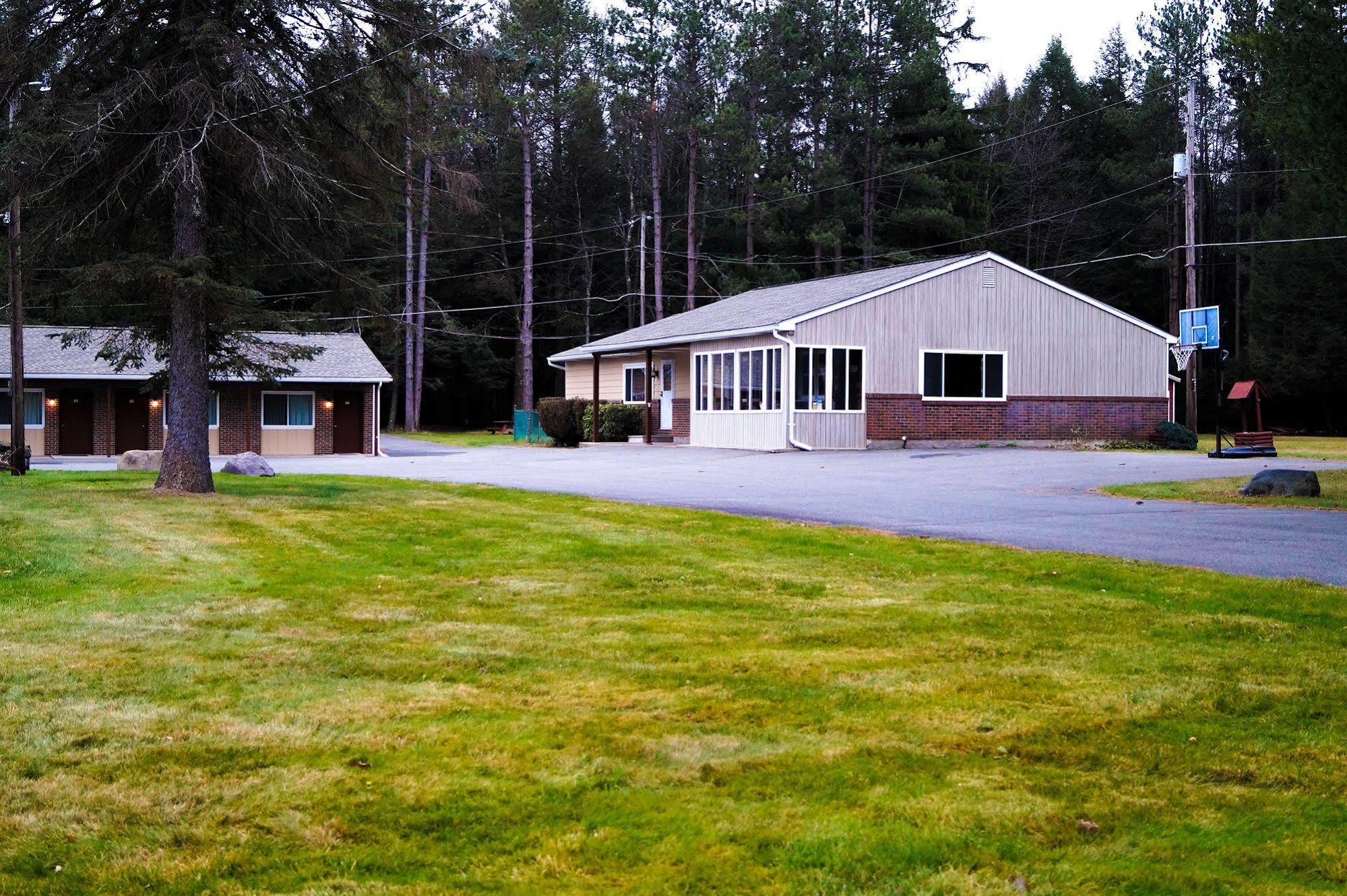 Sullivan Trail Inn & Suites Pocono Lake Εξωτερικό φωτογραφία